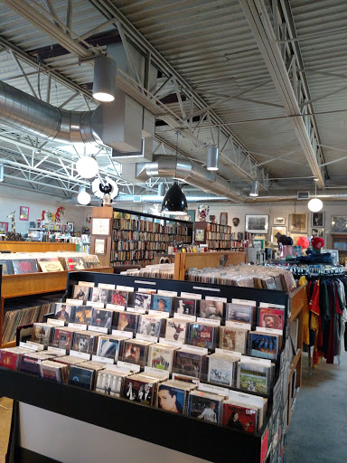 Book Store «Totem Books», reviews and photos, 620 W Court St, Flint, MI 48503, USA