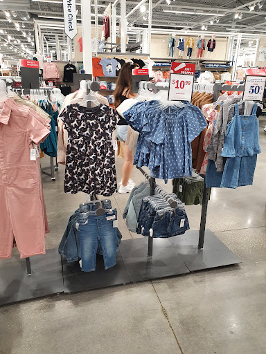 Shopping Mall «Orlando Outlet Marketplace», reviews and photos, 5269 International Dr, Orlando, FL 32819, USA