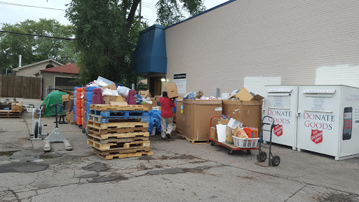 Thrift Store «The Salvation Army Family Store & Donation Center», reviews and photos, 2151 W Devon Ave, Chicago, IL 60659, USA