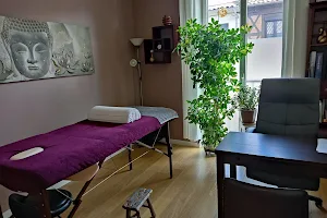 Quint'hessens - Spécialiste massages visage cabinet & à domicile image