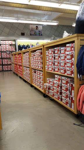 Shoe Store «New Balance Factory Store», reviews and photos, 8155 Arroyo Cir #7, Gilroy, CA 95020, USA