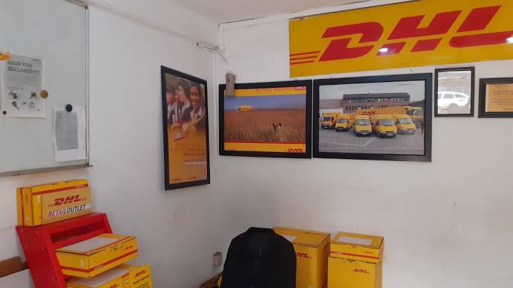 DHL Courier