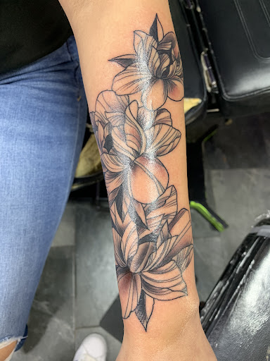 Tattoo Shop «Black Heart Tattoo», reviews and photos, 1926 Hudson Bridge Rd, Stockbridge, GA 30281, USA