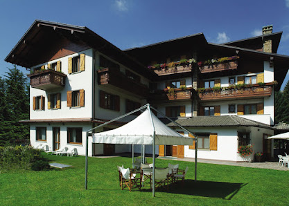 Eurohotel Mountain Wellness Via Provinciale, 36, 24020 Castione della Presolana BG, Italia