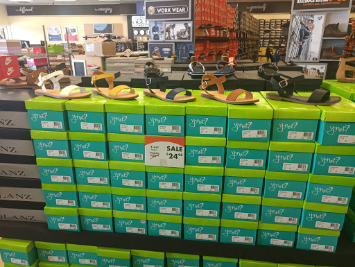 Shoe Store «Shoe Carnival», reviews and photos, 1001 75th St, Woodridge, IL 60517, USA