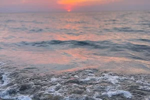 شاطئ الدقم image