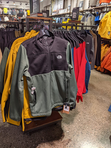 Clothing Store «The North Face Outlet», reviews and photos, 366 Nut Tree Rd, Vacaville, CA 95687, USA
