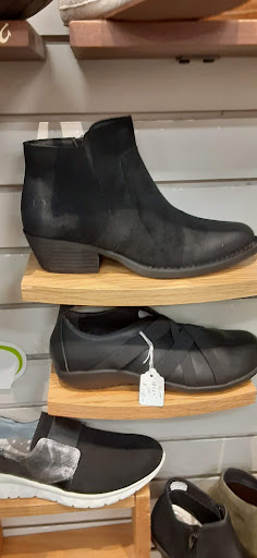 Shoe Store «Towson Bootery», reviews and photos, 810 Kenilworth Dr, Towson, MD 21204, USA