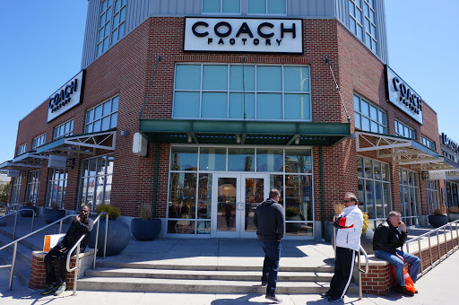 Coach, 45 N Arkansas Ave, Atlantic City, NJ 08401, USA, 