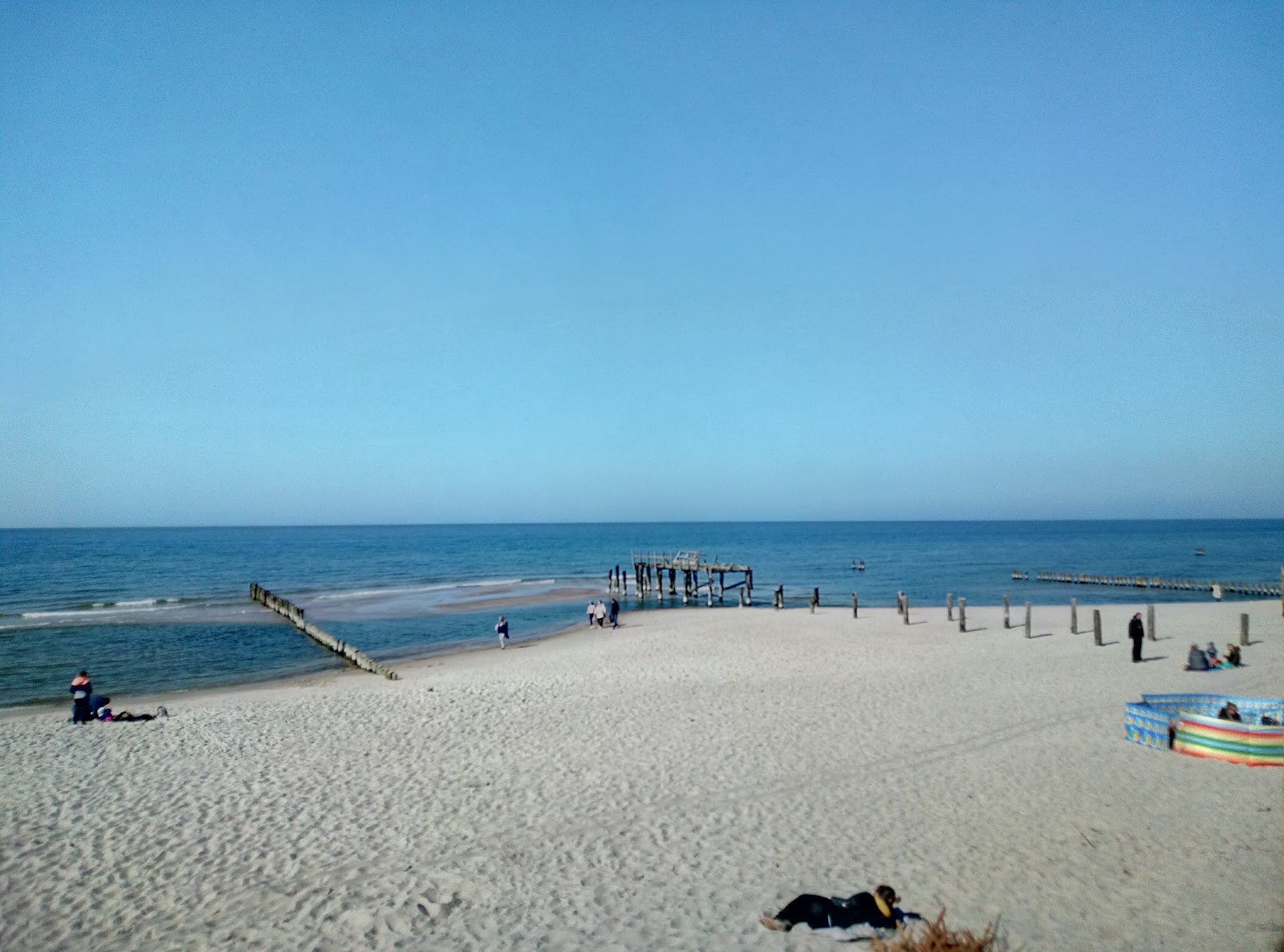 Foto av Bez barier Beach med lång rak strand