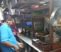 Mie jowo pak mo. photo