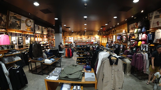 Shoe Store «Vans», reviews and photos, 13730 Riverside Dr, Sherman Oaks, CA 91423, USA