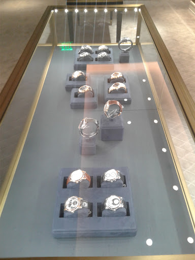 Jewelry Store «Harry Winston», reviews and photos, 310 N Rodeo Dr, Beverly Hills, CA 90210, USA