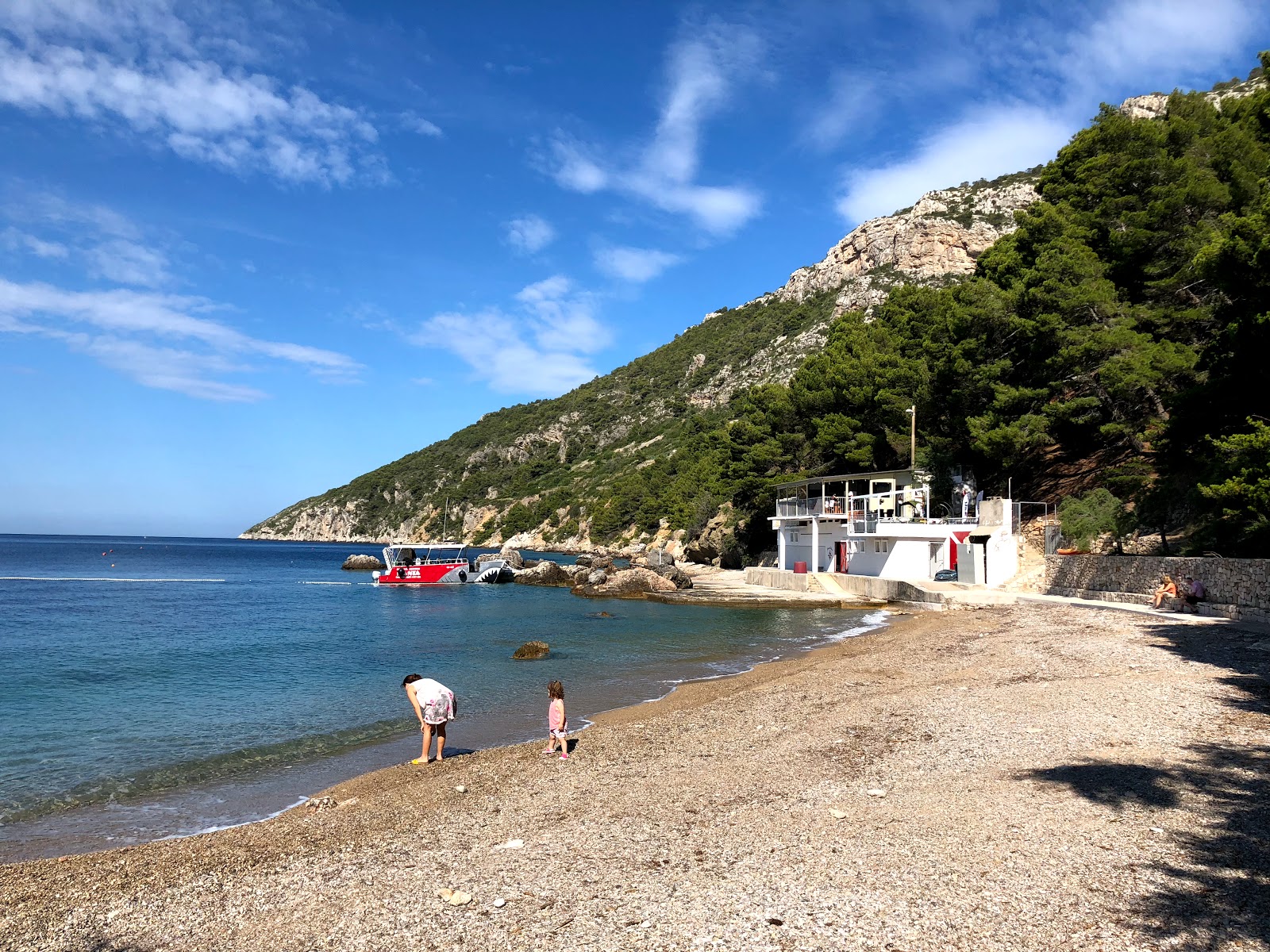 Gusarica beach'in fotoğrafı geniş ile birlikte