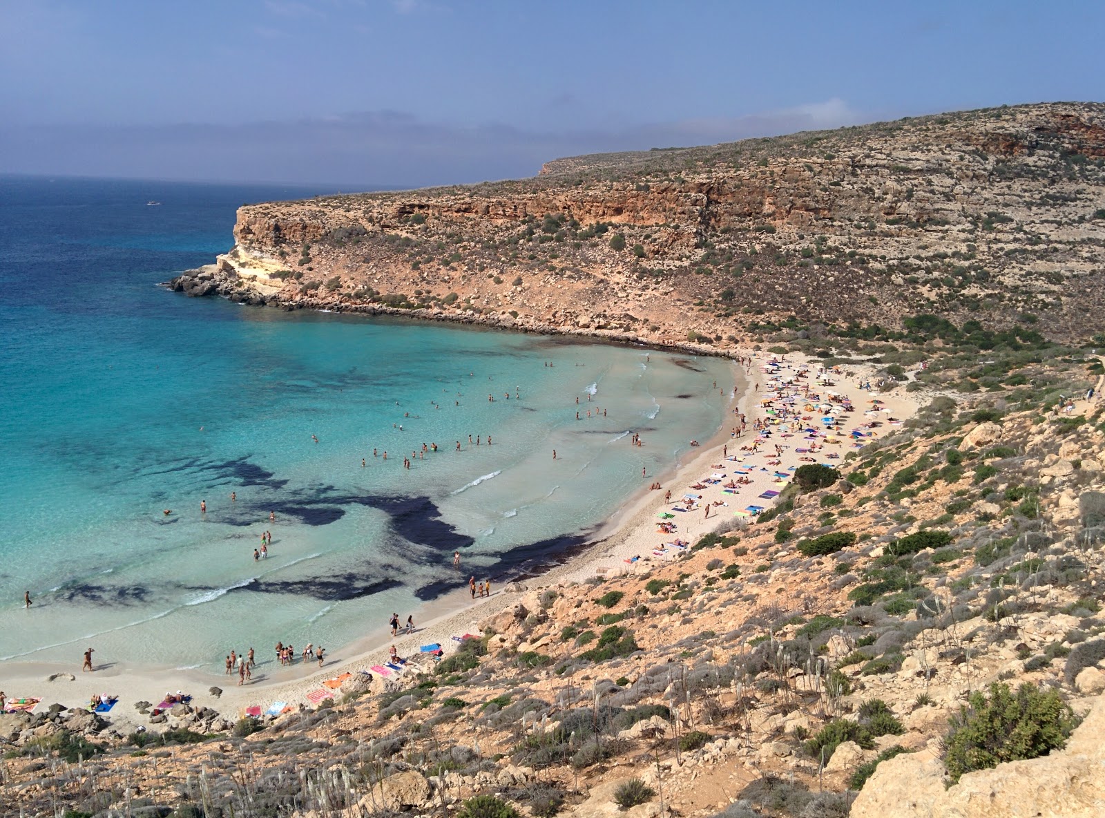 Foto von Dei Conigli Strand mit feiner weißer sand Oberfläche