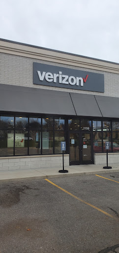 Cell Phone Store «Verizon», reviews and photos, 3159 S Rochester Rd, Rochester Hills, MI 48307, USA
