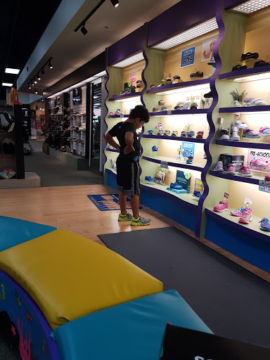 Shoe Store «Hawley Lane Shoes», reviews and photos, 862 Bridgeport Ave, Shelton, CT 06484, USA