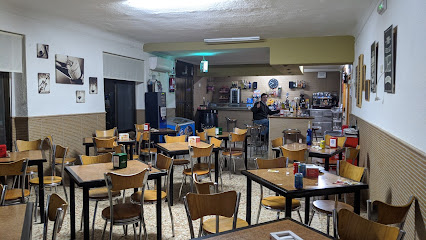 Cafe Bar Reyes - Av. Constitución, 3, 5, 02692 Pétrola, Albacete, Spain