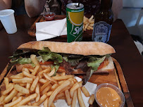 Plats et boissons du Restaurant de hamburgers Quebec Burger à Cluny - n°15