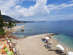 Foto von Benitses beach III und die siedlung