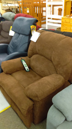 Flea Market «Streetsboro Flea Market - Furniture, Antiques, Collectibles», reviews and photos, 1513 Streetsboro Rd, Streetsboro, OH 44241, USA