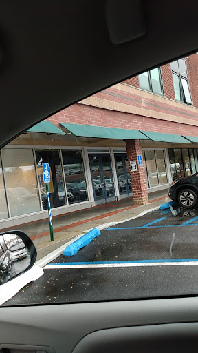 Clothing Store «American Eagle Outfitters», reviews and photos, 212-51 26th Ave, Bayside, NY 11360, USA