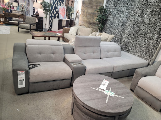 Outlet Store «Rooms To Go Outlet Furniture Store - Clearwater», reviews and photos, 21411 US-19, Clearwater, FL 33759, USA