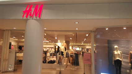 H&M Paradigm Mall