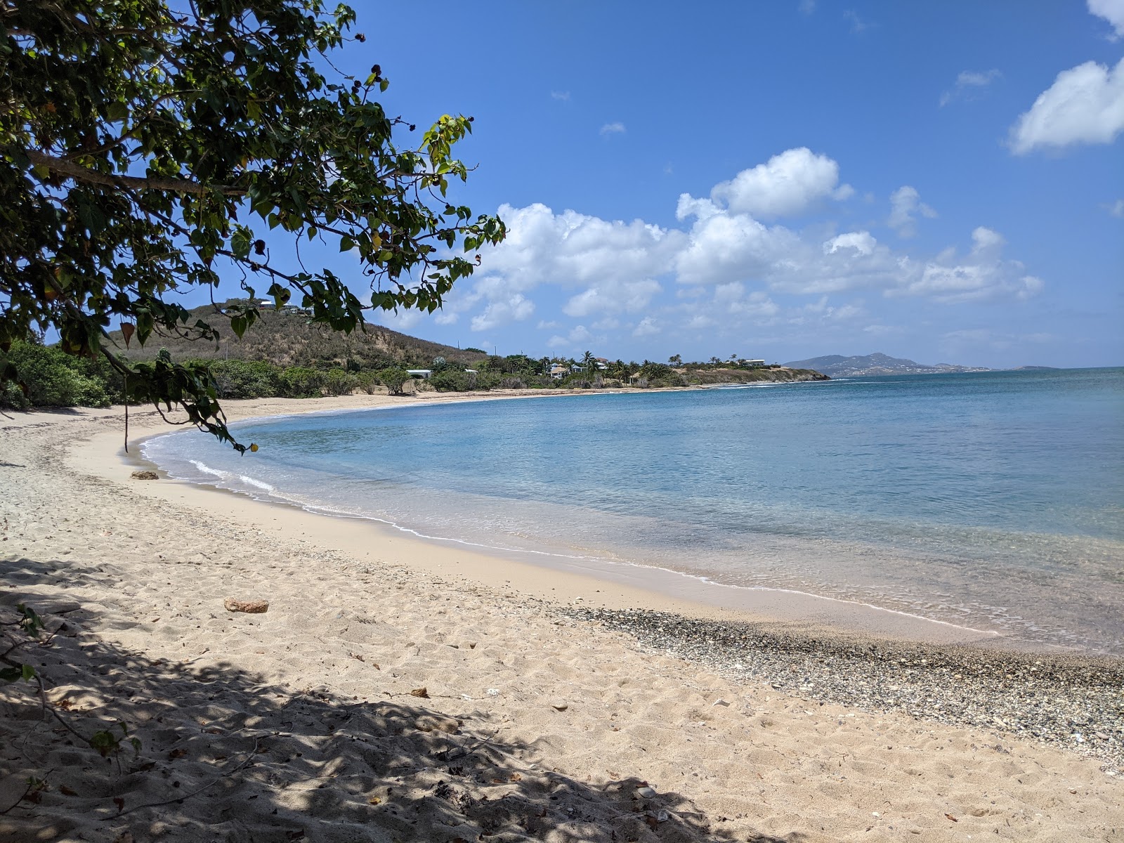 Shoys beach'in fotoğrafı geniş ile birlikte