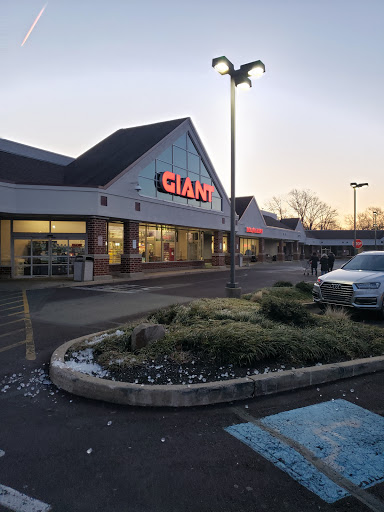 Grocery Store «Giant Food Stores», reviews and photos, 539 Oak Ave, Aldan, PA 19018, USA
