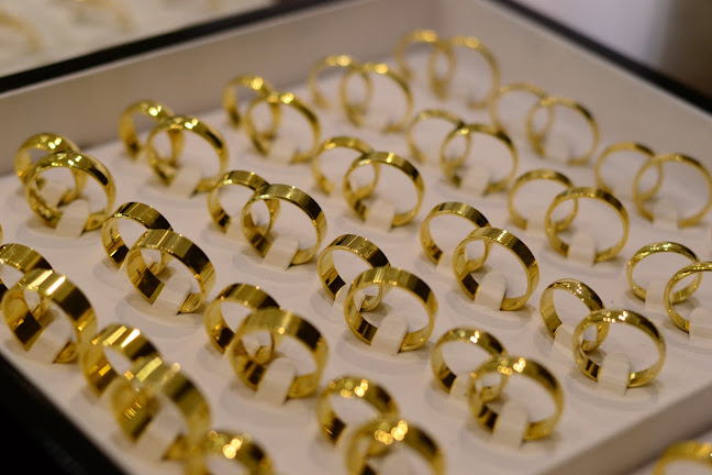 Jubiler Kraków Łodzińscy: Pierścionki zaręczynowe, Obrączki ślubne, Kolczyki - Galeria Bronowice - Kraków