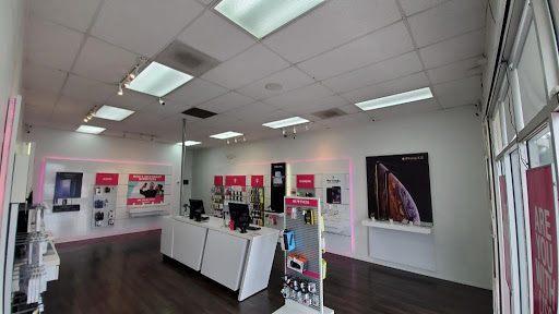 Cell Phone Store «T-Mobile», reviews and photos, 10807 Beverly Blvd, Whittier, CA 90601, USA