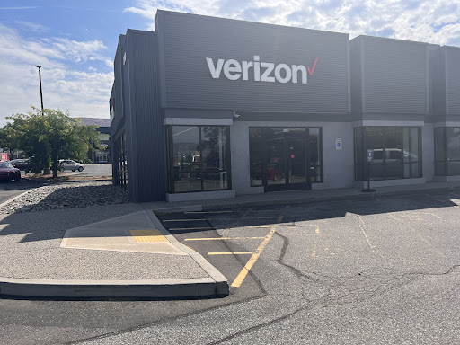 Cell Phone Store «Verizon Authorized Retailer, TCC», reviews and photos, 280 Valley Mall Pkwy, East Wenatchee, WA 98802, USA