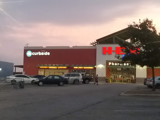 Shopping Mall «McCreless Corner Shopping Center», reviews and photos, 3818 S New Braunfels Ave, San Antonio, TX 78223, USA