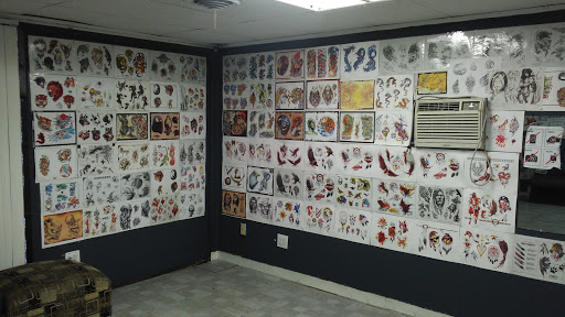 Tattoo Shop «Royal Ink», reviews and photos, 6408 Gulf Fwy, Houston, TX 77023, USA