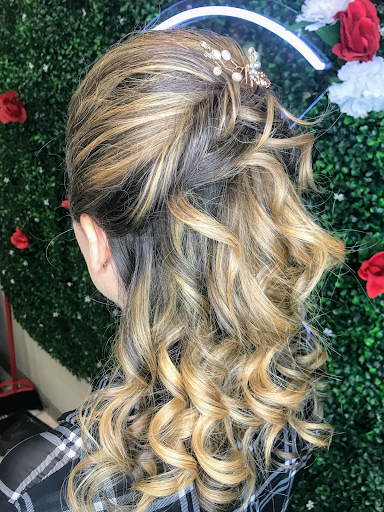 Hair Salon «Cuttin-Loose Hair Salon», reviews and photos, 523 N Krome Ave, Homestead, FL 33030, USA