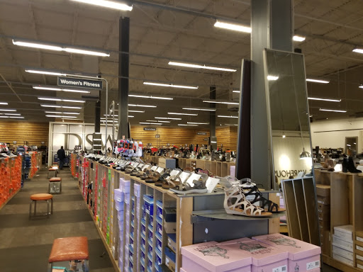 Shoe Store «DSW Designer Shoe Warehouse», reviews and photos, 300 Commons Way, Bridgewater, NJ 08807, USA