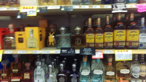 Liquor Store «Curtis Liquors - Weymouth», reviews and photos, 486 Columbian St, Weymouth, MA 02190, USA