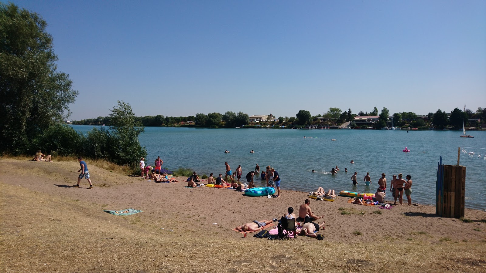Foto di Freizeitgelande Alperstedter Beach con una superficie del sabbia beige