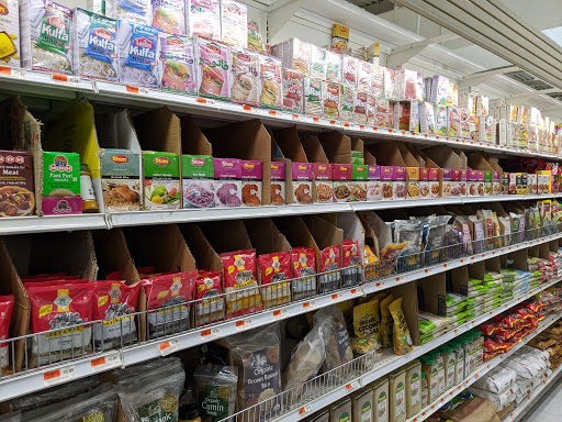 Shopping Mall «Glen Oaks Shopping Center», reviews and photos, 255th St, Glen Oaks, NY 11004, USA