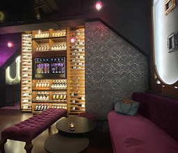 Nostalgia Winebar photo