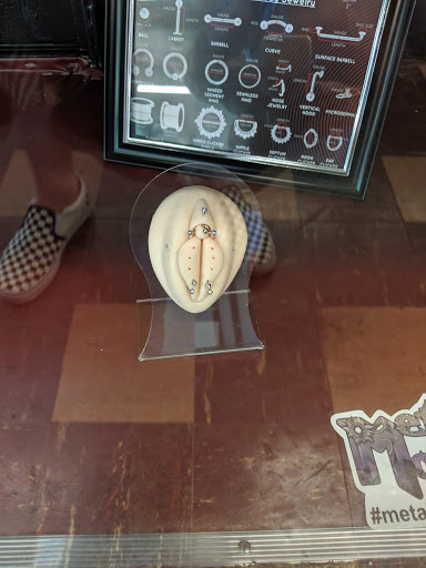 Tattoo Shop «C&L Tattoo Studio and Body Piercing», reviews and photos, 4807 Mahoning Ave, Warren, OH 44483, USA