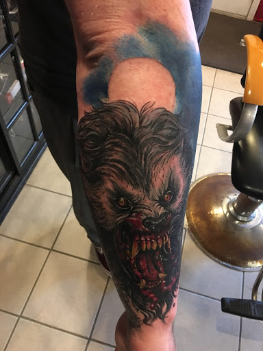 Tattoo Shop «BLACK COLLAR TATTOO», reviews and photos, 930 Main St, Sweet Home, OR 97386, USA