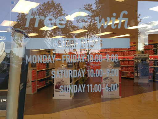 Famous Footwear, 3551 Oakwood Blvd, Hollywood, FL 33020, USA, 