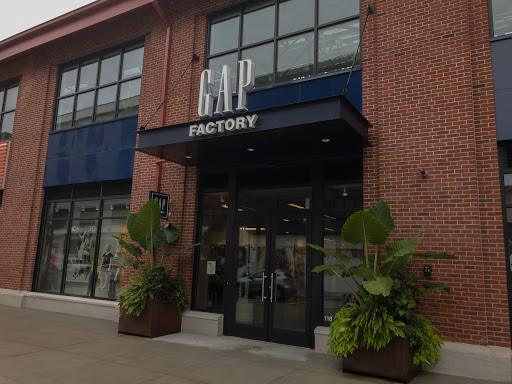 Clothing Store «Gap Outlet», reviews and photos, 485 Arsenal St, Watertown, MA 02472, USA