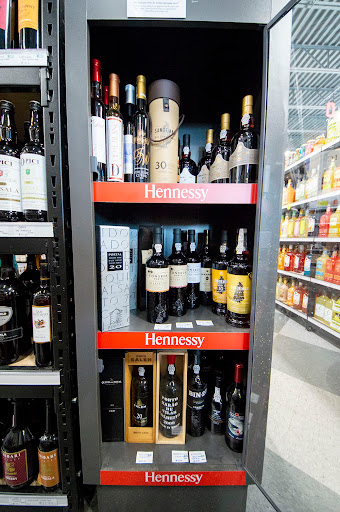 Liquor Store «Shoregate Beverage & Liquor», reviews and photos, 30498 Lakeshore Blvd, Willowick, OH 44095, USA