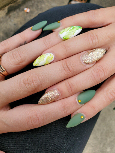 Nail Salon «Z Nail Salon», reviews and photos, 702 W Eads Pkwy, Lawrenceburg, IN 47025, USA