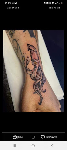 Explore daisy tattoo ideas, creative tattoo ideas in Owensboro, available at Shaka Tattoo owensboro ky