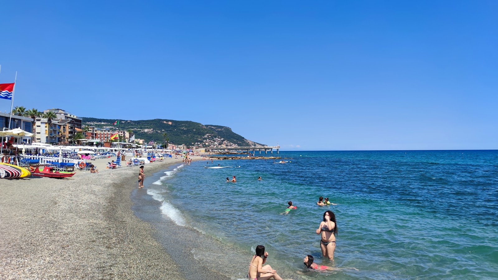 Zdjęcie Spiaggia di Don Giovanni Bado z powierzchnią szary piasek