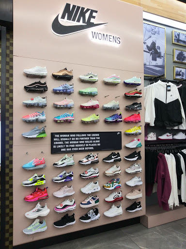 Shoe Store «Shoe Palace», reviews and photos, 2855 Stevens Creek Blvd, Santa Clara, CA 95050, USA